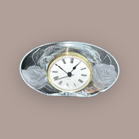 Glass Quartz Clock - Picture 2 of 14